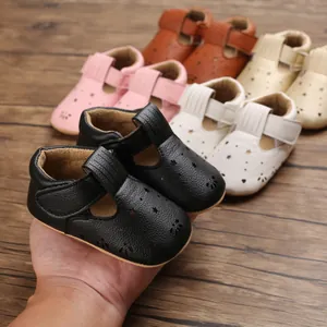 Detailansicht mehrfarbiger Baby-Lauflernsandalen mit weicher Sohle für Kleinkinder