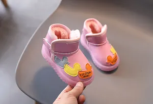 Botas de nieve rosas para niños con forro de felpa y parches de patos de colores
