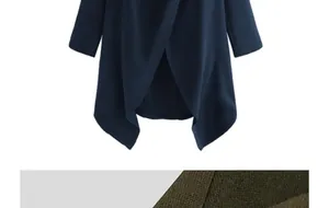 Detail von unregelmäßigem Saum und Textur an dunkelblauem Herren-Umhang im Punk-Stil