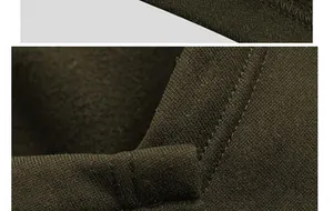 Detaillierte Makroansicht von grünem Stoff und Nähten an einem Herren-Streetwear-Umhang