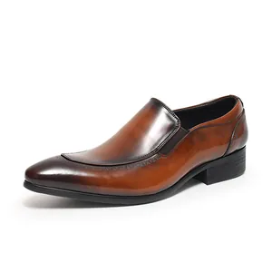 Premium Herren-Loafer aus handbrüniertem braunem Leder mit eleganten Ziernähten