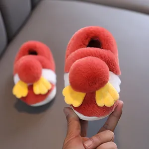 Pantofole carine in peluche rossa per bambini con pelliccia sintetica e suola calda