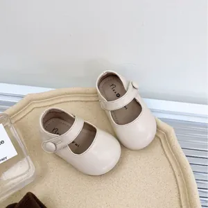 Classic cream baby Mary Jane shoes with soft sole for toddlers in autumn leather style