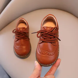 Chaussures classiques en cuir marron de style britannique pour garçons avec lacets et semelle souple