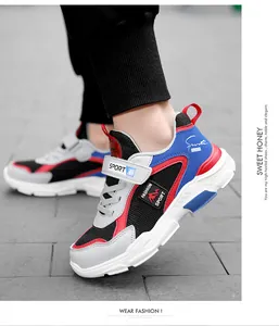 Baskets en mesh respirant pour garçons avec semelle antidérapante légère et look sport.