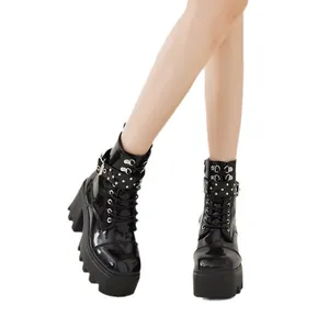 Bottines en cuir verni noir pour femmes avec plateforme épaisse et boucles cloutées