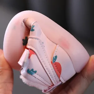 Chaussures d'hiver roses pour bébé souples avec doublure chaude en peluche et grande flexibilité