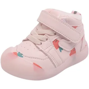 Chaussures d'hiver roses bébé avec doublure polaire chaude et motif carotte mignon