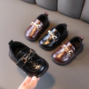 Mocassini in Pelle Trapuntata Foderati in Pile per Bambini Scarpe da Camminata Calde con Morsetto Metallo Suola Morbida