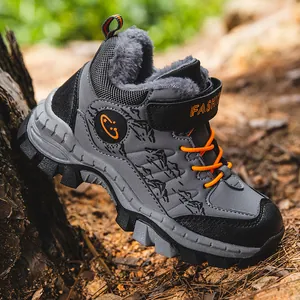 Robuste graue Winter-Wanderschuhe für Jungen mit dickem Fleecefutter und orangefarbenen Schnürsenkeln