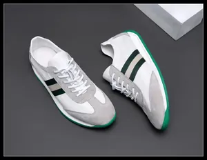 Baskets de luxe pour hommes en cuir blanc avec rayures vertes et détails en daim gris