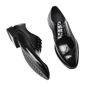 Chaussures Derby Brogue noires classiques pour hommes en cuir poli avec détails sculptés
