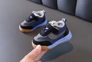 Baskets d'hiver pour tout-petits avec doublure chaude en peluche et velcro