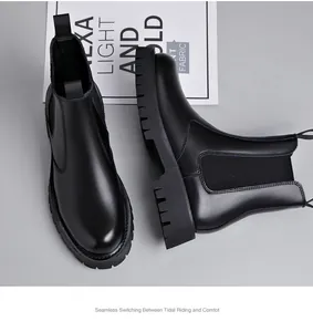 Detaillierte Draufsicht auf modische schwarze Plateau-Chelsea-Boots mit Seitengummizug