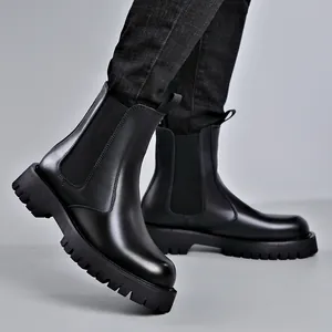 Stylische schwarze Herren-Lederstiefel mit Plateausohle und dickem Profil-Design