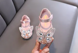 Zapatos de princesa rosa con purpurina para niñas con mariposa de pedrería y cierre de velcro