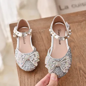 Zilveren glitter prinsessenschoenen met strass-strik en parelbandjes voor meisjes