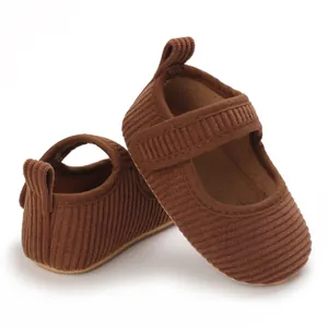 Chaussures bébé fille en velours côtelé marron avec semelles souples pour les premiers pas