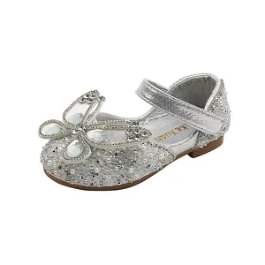 Zapatos de princesa plateados para niñas con mariposa de diamantes de imitación y perlas