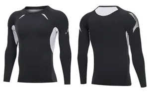 Vorder- und Rückansicht eines schwarzen Herren-Kompressionsshirts für das Sporttraining.