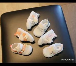 Atmungsaktive Mesh-Lauflernschuhe für Kleinkinder mit weichen, rutschfesten Sohlen