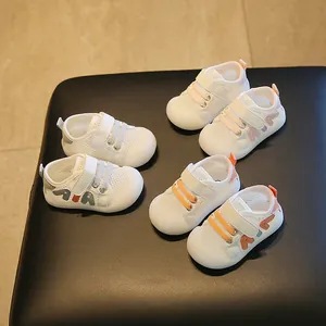 Atmungsaktive Baby Lauflernschuhe mit weicher rutschfester Sohle und Klettverschlussband
