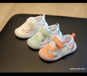 Atmungsaktive Baby-Lauflernschuhe aus Mesh mit weicher Sohle in Weiß, Grün und Orange