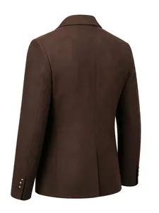 Vue arrière d'un blazer en daim marron haut de gamme pour hommes avec détails de coupe ajustée