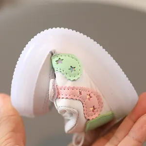 Zapatillas LED blancas flexibles para bebés con suelas blandas antideslizantes