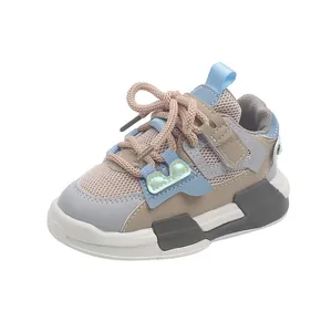 Atmungsaktive Mesh-Kinder-Sneaker in Khaki und Blau, stylische Kindersportschuhe