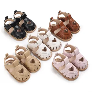 Chaussures Premier Pas Bébé Fille Garçon Semelle Souple Cuir PU Sandales Ajourées Cœur Respirant Antidérapant Chaussures de Crèche