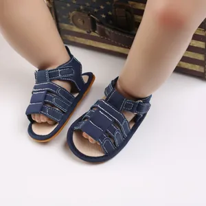 Detailansicht marineblauer Baby Lauflernsandalen mit weicher, rutschfester Gummisohle