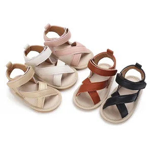 Vue détaillée de sandales d'été pour bébés à semelles souples en cinq couleurs variées.
