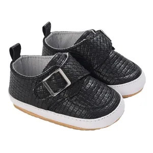 Chaussures de marche pour bébé confortables en noir avec un design tissé élégant