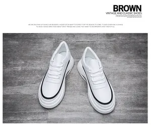 Zapatillas blancas de moda para hombre con suelas gruesas y detalles en negro