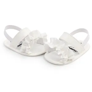 Weiße Baby-Sandalen für Mädchen mit Rüschendetails und weicher Anti-Rutsch-Sohle