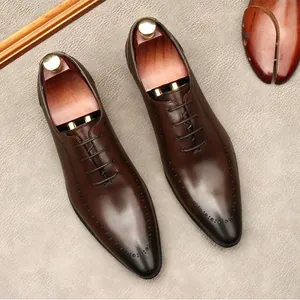 Premium bruine lederen brogue schoenen voor heren met stijlvolle gepolijste neus
