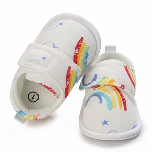 Chaussures de marche pour bébé à semelle souple avec imprimé arc-en-ciel et velcro
