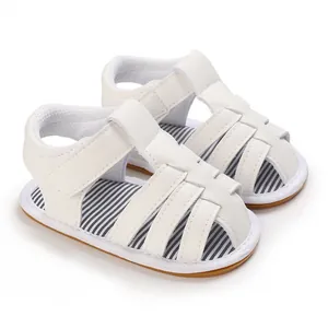Sandalias blancas para bebé con suela de goma suave y plantilla a rayas cómoda