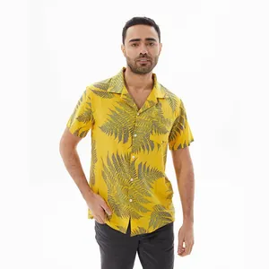 Camisa de playa informal de manga corta para hombre con estampado de hojas de helecho.