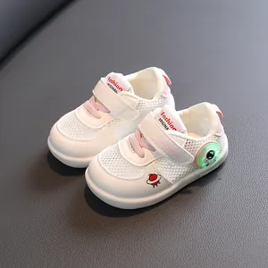 Zapatillas blancas transpirables para bebés con detalle de astronauta luminoso para 0-3 años