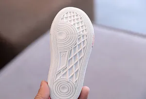 Detail of anti-slip white rubber sole for infant walking shoes featuring size 21 marker.