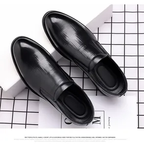 Premium black crocodile-embossed leather men's dress shoes for business casual wear