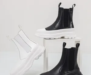 Stivaletti Chelsea alla moda da uomo con suola platform spessa in pelle bianca e nera