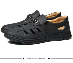Atmungsaktive schwarze Leder-Loafer für Herren im klassischen britischen Mode-Stil.