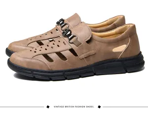 Detailansicht braune Leder-Casual-Schuhe für Herren mit Lochmuster und Schnalle