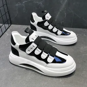 Modische High-Top-Sneaker für Herren mit Schwarz-Weiß-Farbblock und dicker Sohle