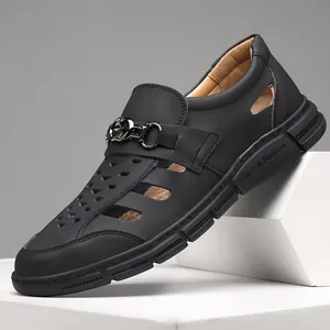 Premium Herrenschuhe aus schwarzem Leder mit atmungsaktiven Ausschnitten und Schnalle
