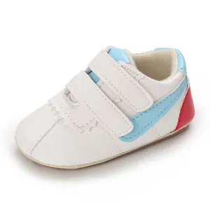 Zapatos blancos para primeros pasos con suela blanda y detalles en azul y rojo, 0-1 año