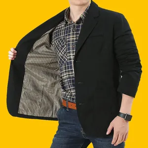 Schwarzer Herren-Baumwollblazer in lockerer Passform mit gestreiftem Innenfutter.